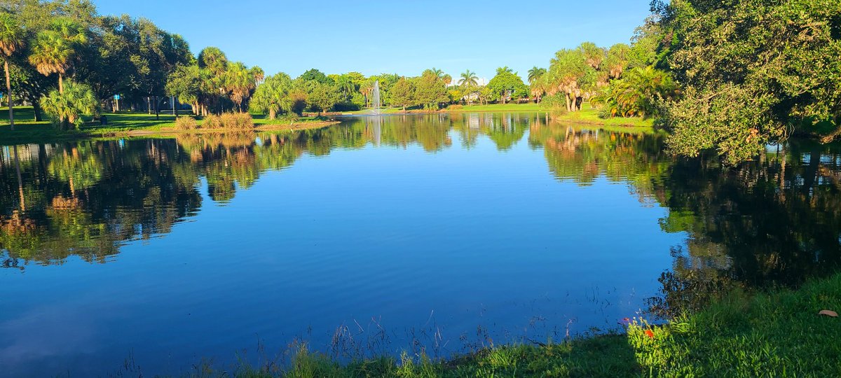 GessnerREAgent's tweet image. It's Sunday.... #relax #followthepinkcar #SundayMorning #sunrisethismorning #LaborDayWeekend #pembrokepines #bcsouth