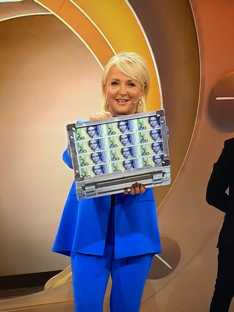 Welches Jahr haben wir? 😬. Wenn <a href="/RTL_com/">RTL</a> jetzt noch Tutti Frutti ….,🫣 #100000MarkShow