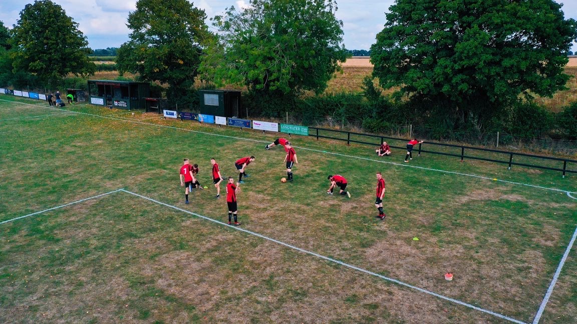 RocklandUnited's tweet photo. π΄β«οΈ Rocks Round-Up:
https://t.co/dKF4ZGpuxQ
https://t.co/Hj9KQzzjBi
Class drone footage from @pinkspitfire4k
#IfAnyoneDidntKnowTheMiddleOfTheMainPitchUsedToHaveAStreamDecadesAndDecadesAgo #PinkSpitfire #MoreNewPitchBanners #OneClub #Rocks
π΄β«οΈ https://t.co/uBvWpYikyx