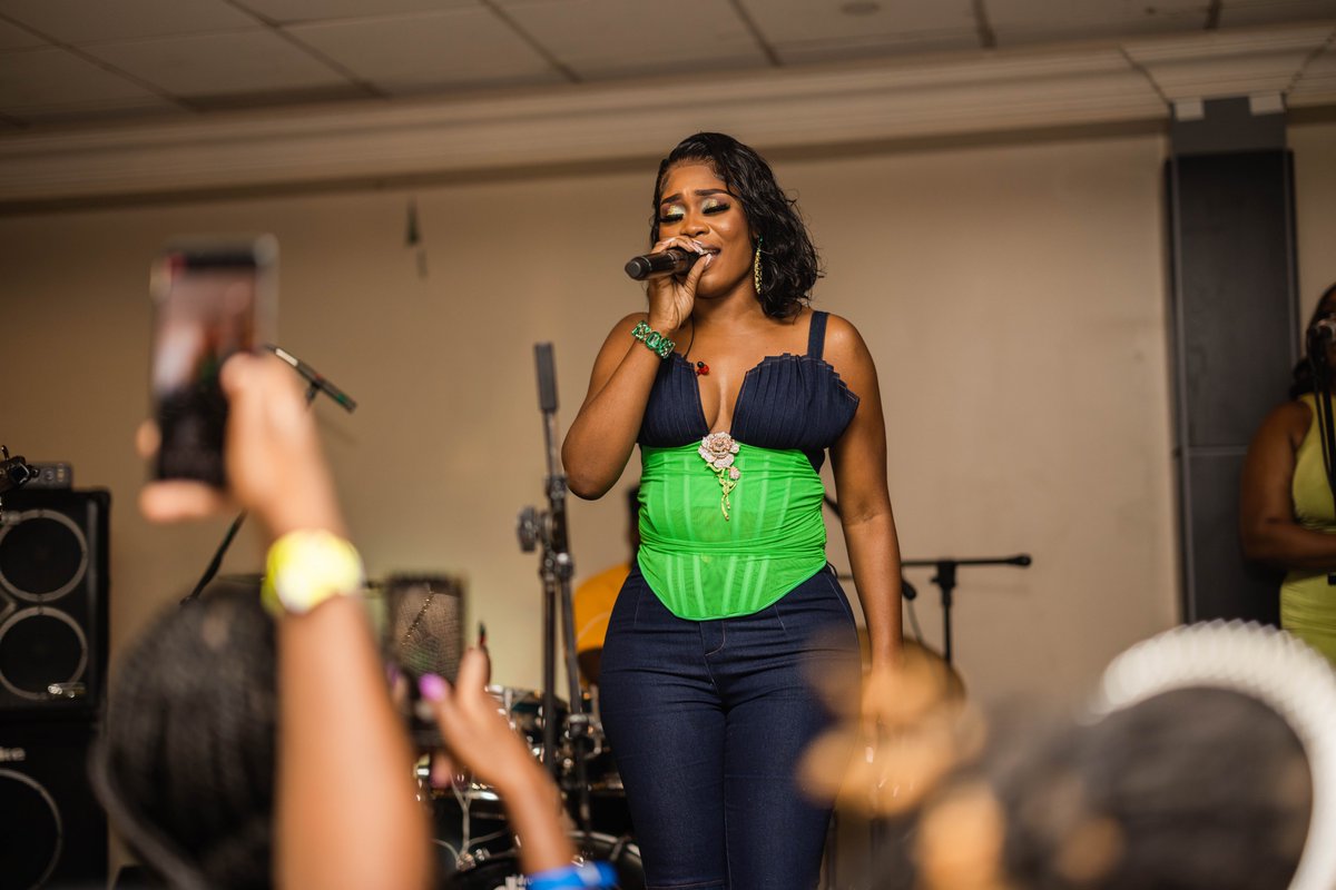 rutshelle's tweet photo. 💙💚 https://t.co/3kOcRaViCL