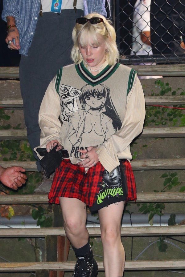 strsallaligned's tweet photo. can we just agree that billie eilish wearing a skirt is just>>>>> https://t.co/mWlPGaQsKj