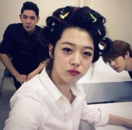 oldfxpics's tweet photo. Happy 17th debut anniversary sulli 💜 

#17thseptemberwithsulli
#복숭아같은_설리랑_17년 https://t.co/lter8GZ3nf