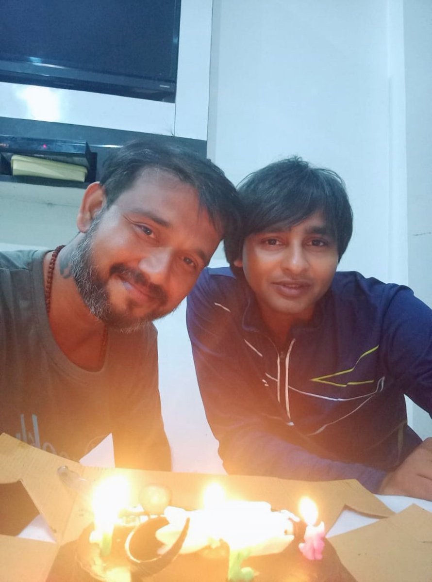 ShalabhYadav5's tweet photo. What could be more special to have you on ur birthday by my side. 🎂🎁 many more to come,hope we could continue our bond for forever even after this life..jayada ho gaya😁🤗 https://t.co/Bt9w8XTgmE