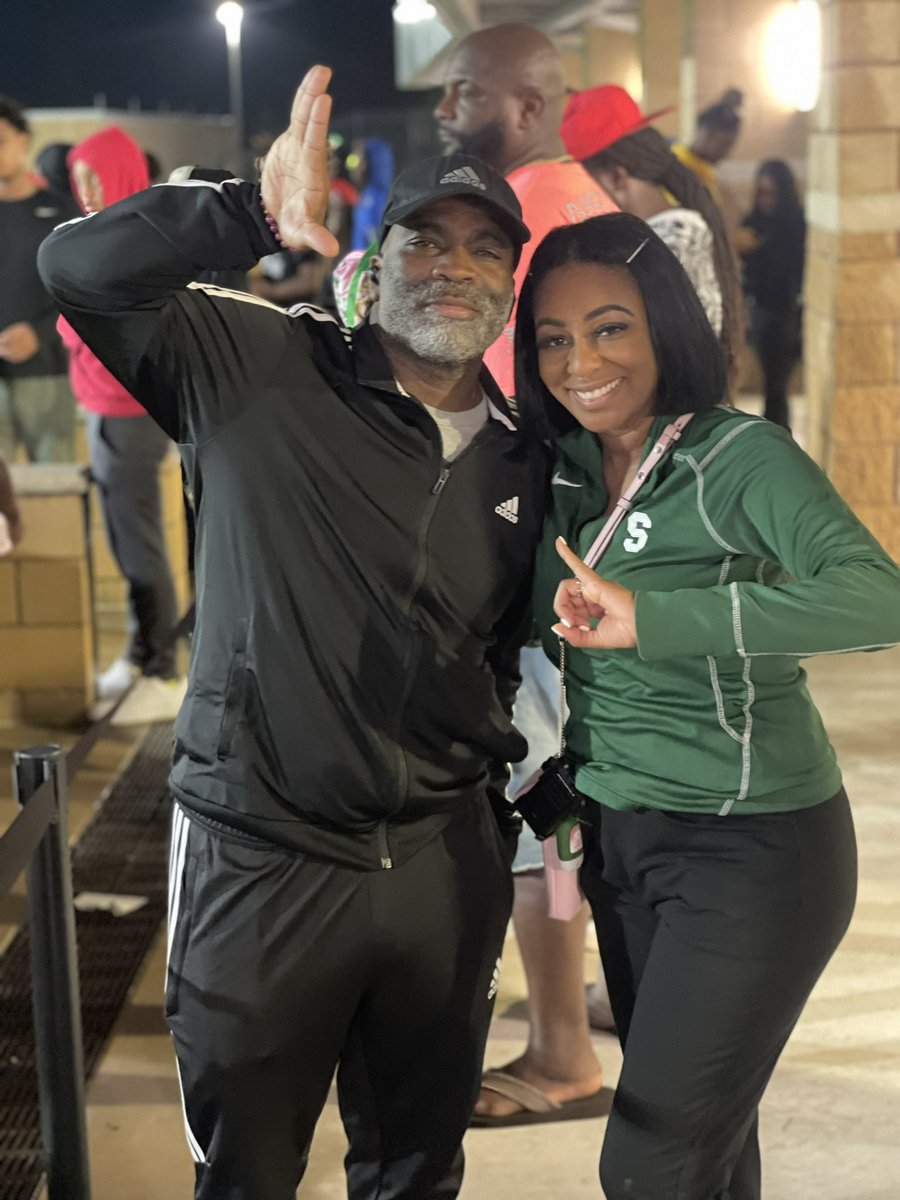 DrBeene_'s tweet image. Some educators influence well beyond their intent.  Who would’ve thought my 8th grade science teacher would become family! #mentor #bonusdad #secondaryeducators #counselor #assistantprincipal  #PandG
@ThomasD74248960