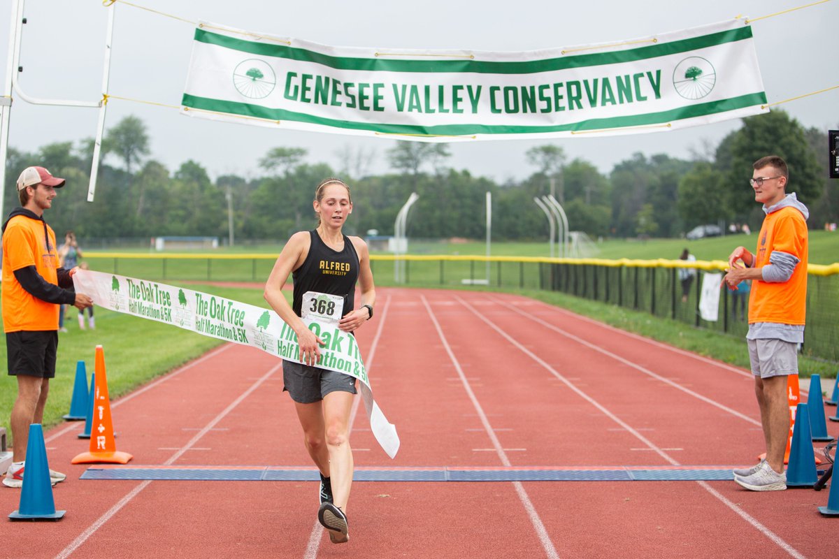 OakTreeRace's tweet photo. LINDSAY PIRAINO WINS FIRST OAK TREE HALF
https://t.co/2HC1N73RvT

#GeneseeValley #RunOakTree #GeneseoNY #Geneseo https://t.co/yzHHwsCXoI