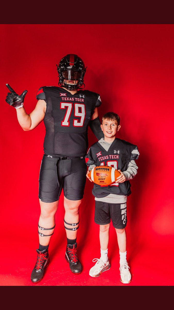 BraydenLCarr's tweet photo. Thank you @jkbtjc_53 for my first D1 offer from THE TEXAS TECH UNIVERSITY!! 🌵🔴⚫️🏈@JoeyMcGuireTTU @tyler__carr @carr_kaden @806hsscmedia #WreckEm #GunsUp #WestTexasTough https://t.co/b5hmv4Lthf