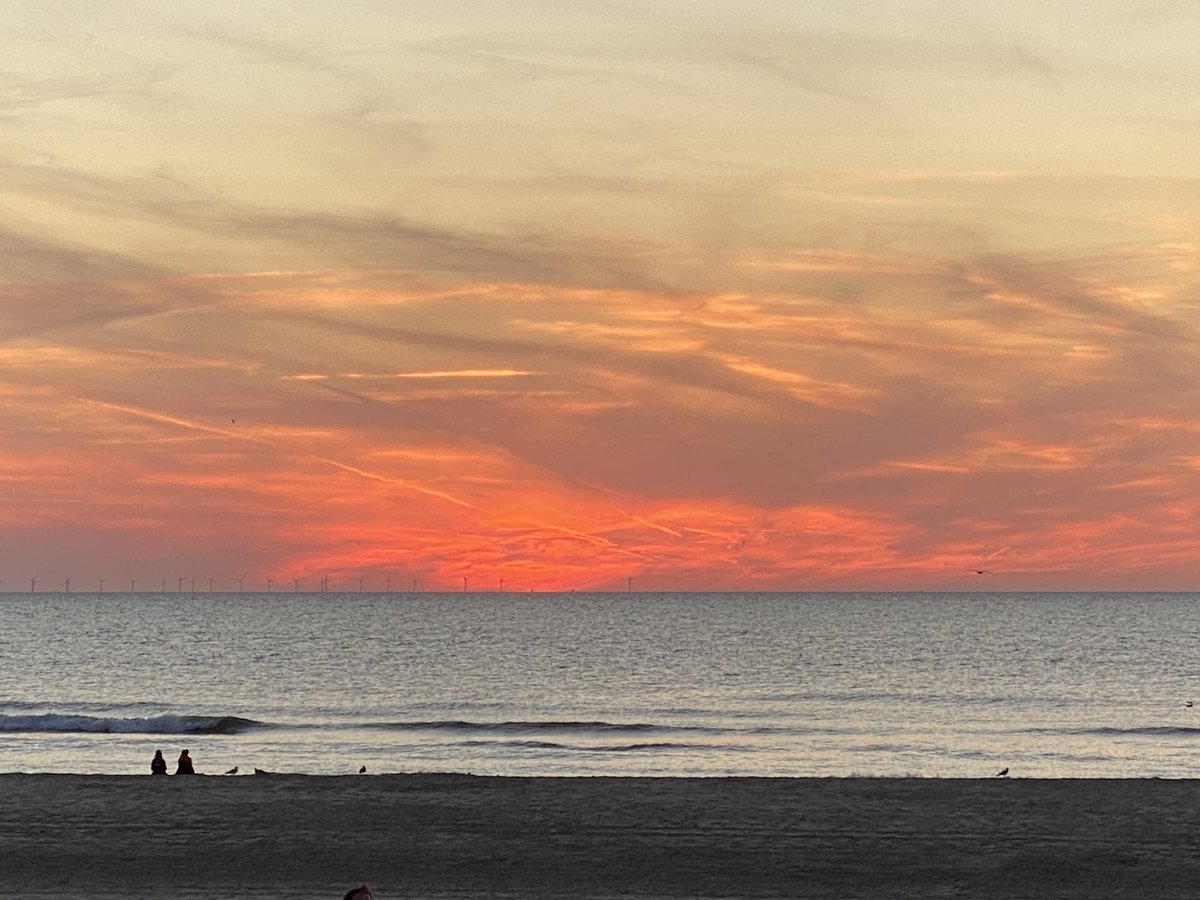 Olav_Mol's tweet image. Dank aan alle Zandvoorters dat we n stukje van jullie dorp mochten gebruiken en beleven voor de DutchGp dit jaar…
Namens iedereen van grandprixradio.nl. #ZandvoortGP  #F1 #Zandvoort