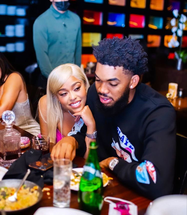 blacktwiterthrd's tweet photo. me listening to him talk about the things he's passionate about even tho it makes absolutely zero sense to me https://t.co/qGGyWZvjBa