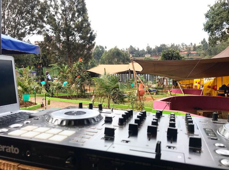 Always a vibe . Eazy Sunday @muhuriridgecastle #Sundayvibes #TeamskymixxEnt <a href="/skymixxent_ke/">SkymixxEntertainment</a> #TeamDjSmik