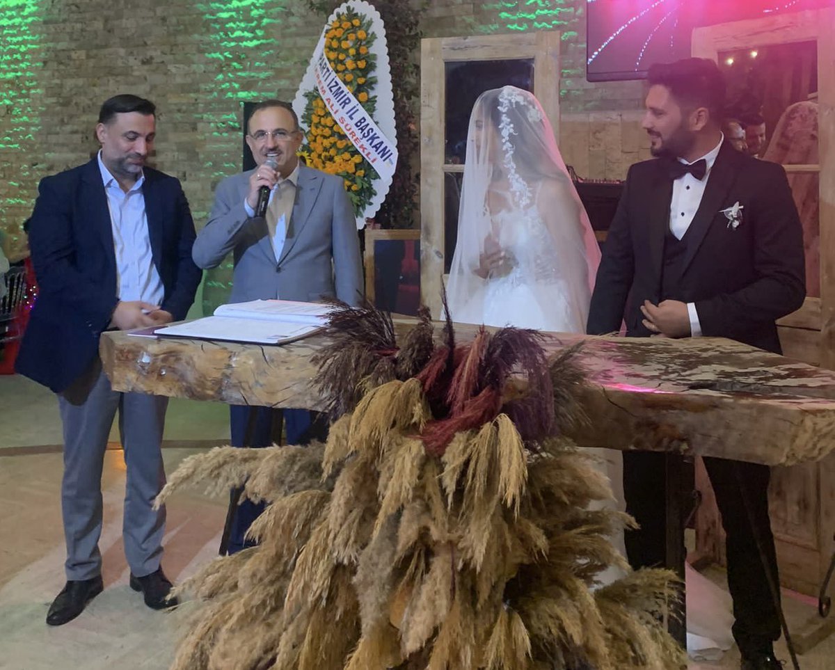 KSurekli's tweet photo. Mesai arkadaşımız Hülya Aydemir ile Yüksel Aydın’ın düğün merasimlerine katıldık, nikah akitlerine şahitlik ettik.
Rabbim, yuva kuran genç çiftimize, bir ömür mutluluk, bereket ve huzur versin. https://t.co/QyVwNXvGGq