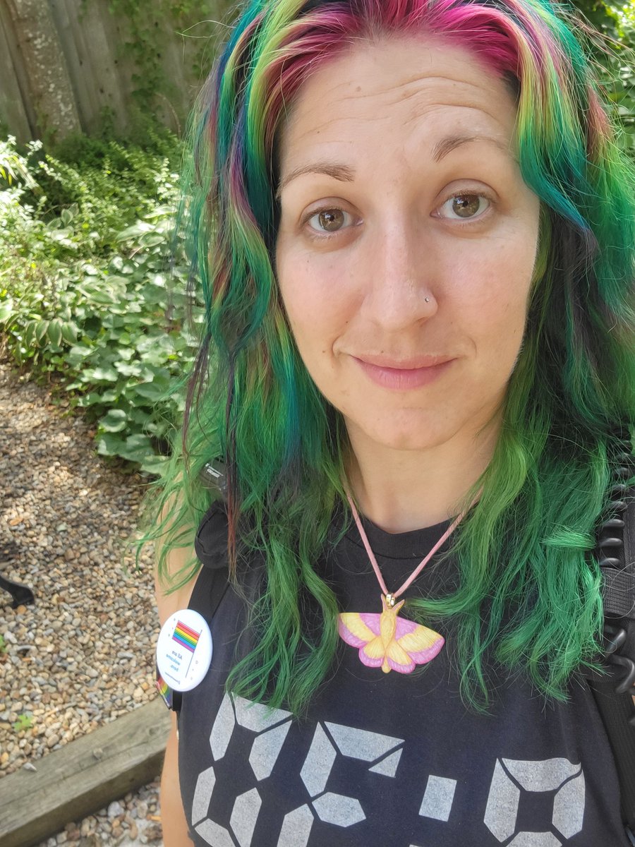 kreweducaps's tweet photo. @honeybeesboy Funny enough, I was already wearing the same amazing necklace by @divinedelphiFX today https://t.co/iDuKn15AA6
