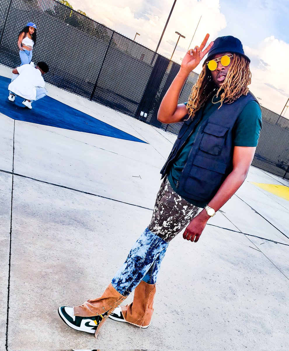 dewon_3's tweet image. LDC22 🐝💛🖤
•  •  •
👖| @dewon_3 🙋🏾‍♂️
•

•

•
#MyAsu #BamaState #DATD #DATDTalentAgency #DewonTheDancer #LDC #LaborDayClassic #LaborDay