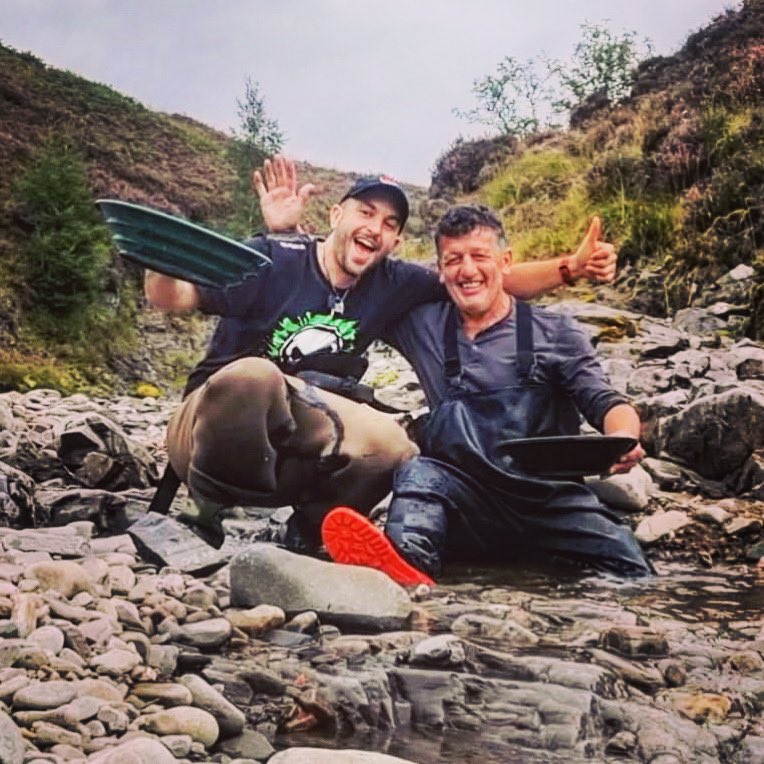 si_finds's tweet photo. We find our best GOLD yet, BIG GOLD and KILLER midges. Watch here https://t.co/KBWYlqmkyA 👍🏻🐾🧡#scottishgold #luckintheburn #luckinthemuck #mudlover #mudlarking https://t.co/Yv8QgGn04E
