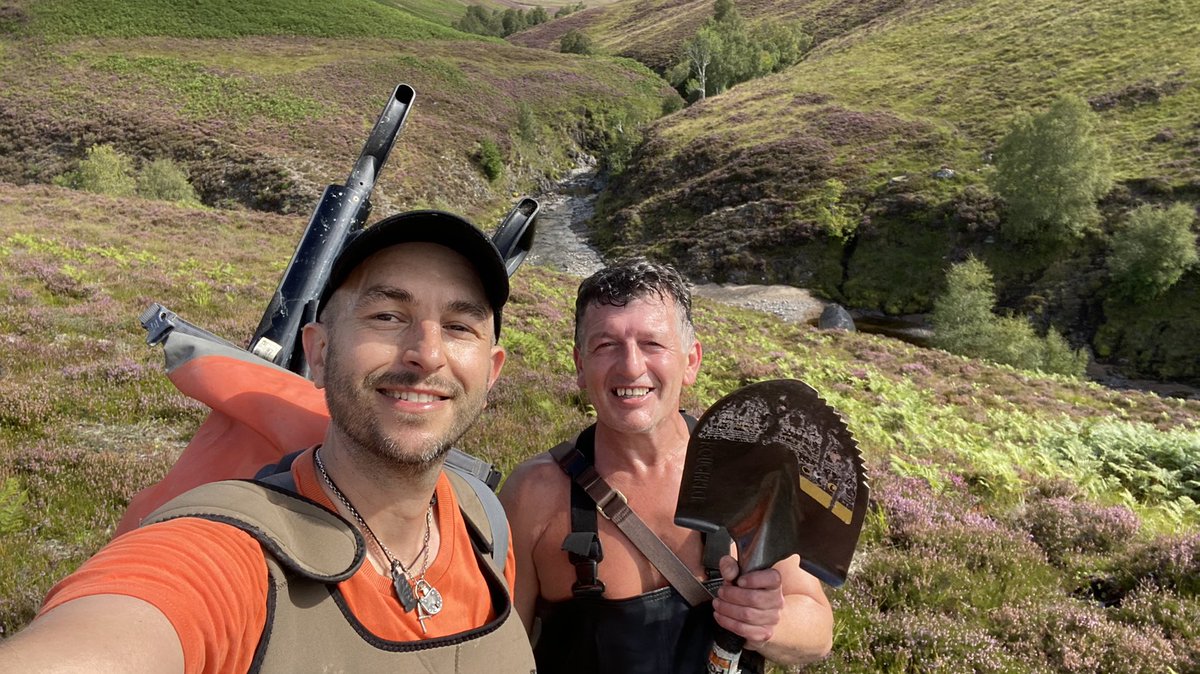 si_finds's tweet photo. We find our best GOLD yet, BIG GOLD and KILLER midges. Watch here https://t.co/KBWYlqmkyA 👍🏻🐾🧡#scottishgold #luckintheburn #luckinthemuck #mudlover #mudlarking https://t.co/Yv8QgGn04E