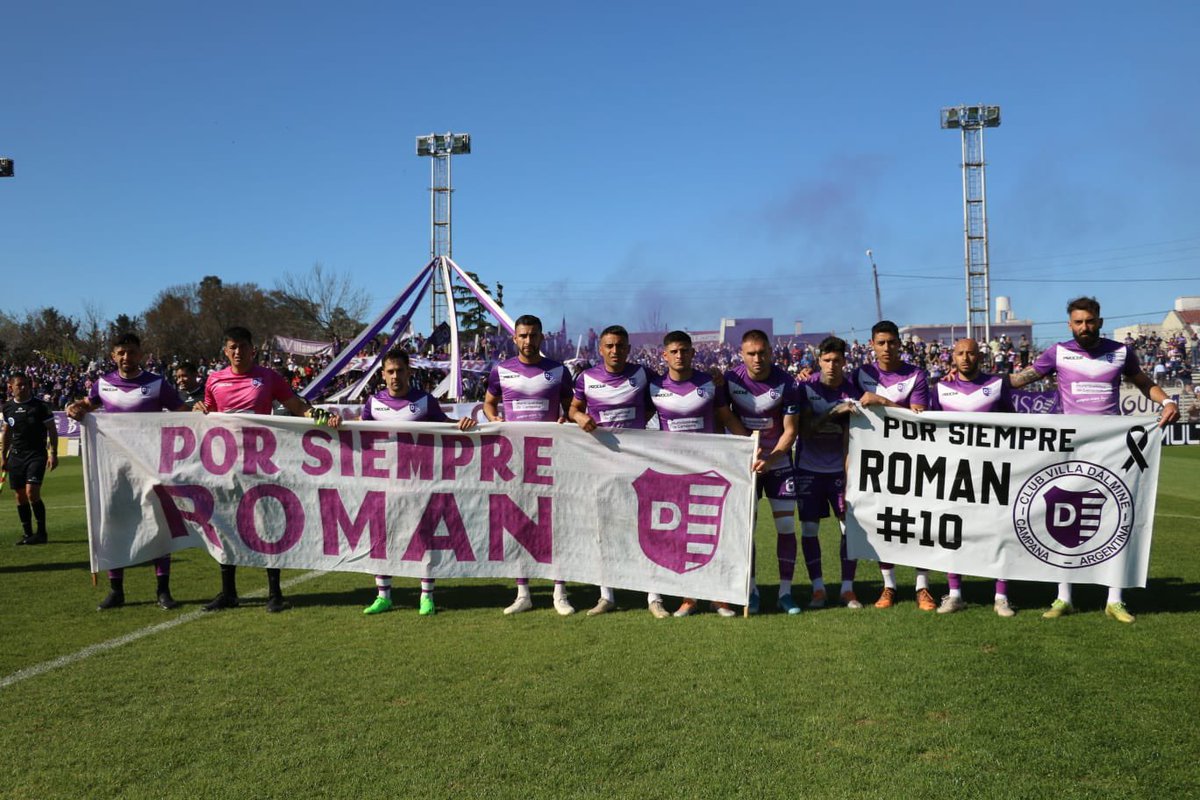 VillaDalmine's tweet photo. #PorsiempreRoman #Roman10
Por siempre en el corazón de los hinchas violetas 💜😇 ⚽️Nunca te vamos a olvidar! https://t.co/KbN8j8erPY