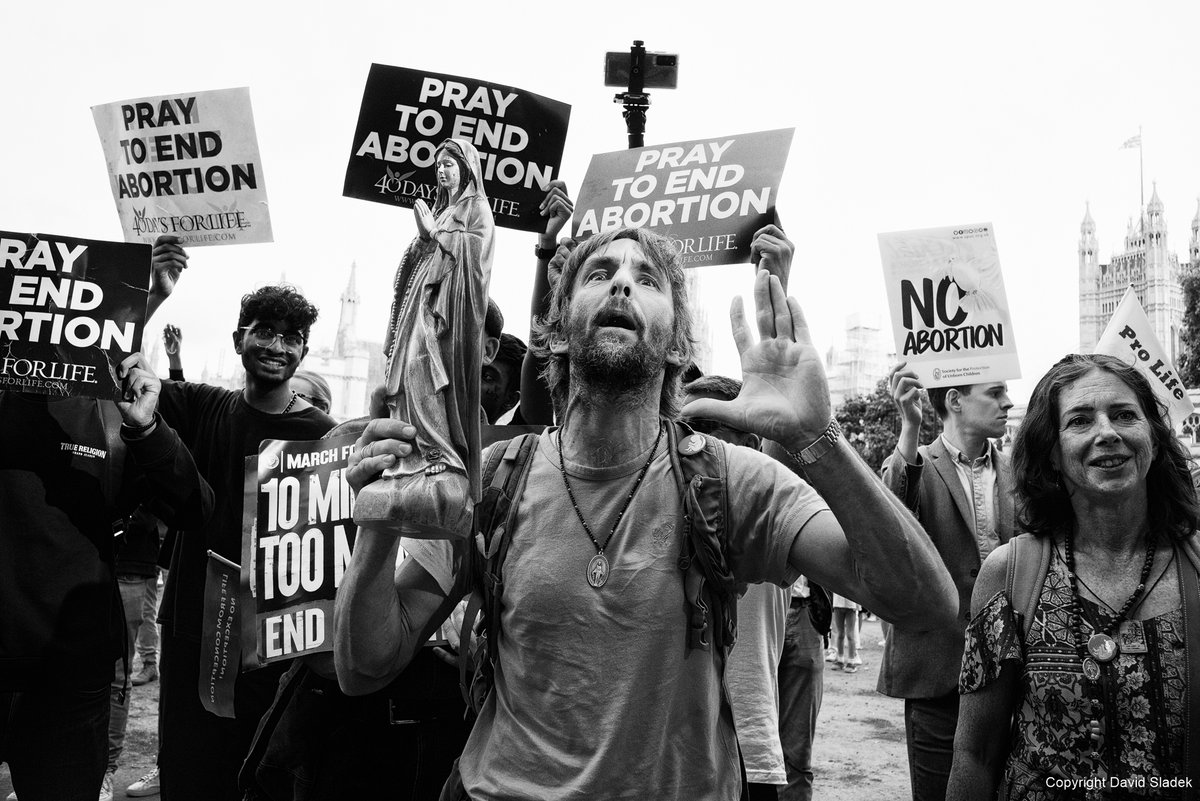 davidsladek's tweet photo. Pro-Life and Pro-Choice protests meet in London #marchforlife #marchforchoice #prolife #prochoice #AbortionRights https://t.co/FxTzNCCBG1