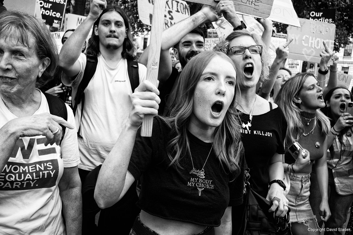 davidsladek's tweet photo. Pro-Life and Pro-Choice protests meet in London #marchforlife #marchforchoice #prolife #prochoice #AbortionRights https://t.co/FxTzNCCBG1