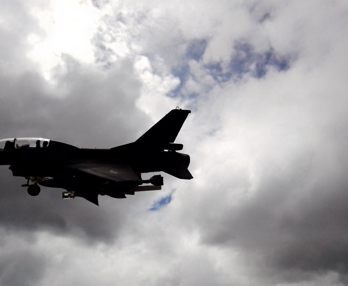 Pat1Patriota's tweet photo. Avión #F16 surcando el cielo patrio. Viva 🇻🇪 #aviones https://t.co/ENh1DbTOeg