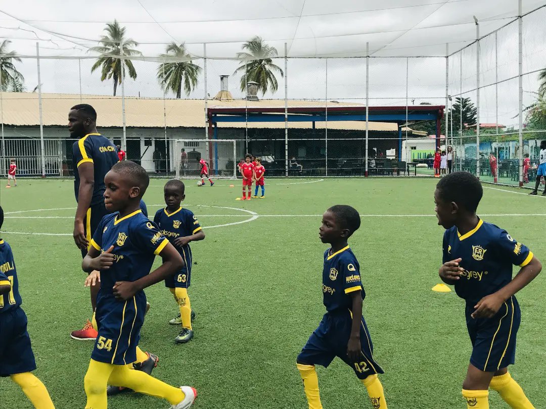 f8ballersafrica's tweet photo. 📸 #PreciousTeam x #PremierTeam away to LSSA, Ikoyi.

Arrival &amp; Warm Up... 👏🏾👏🏾👏🏾

#football #soccer #footballacademy #footballplayers #WeAreChampions 

WE ARE CHAMPIONS 🏆⚽💛 https://t.co/0tMFixztLT