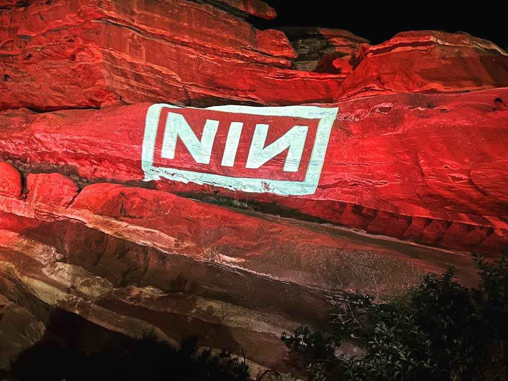 ronzer's tweet photo. #NIN @ #RedRocks https://t.co/22GPIlbD51