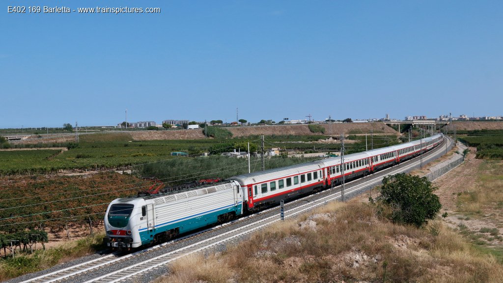 TrainspicturesC's tweet photo. Rubrica: Le elettroniche E402A, E402B, E403 e E401
E402 169 Barletta, 27/08/2020
Foto 1920x1080 FullHD: https://t.co/tULdEuR5T4
#fotografieferroviarie #treni #trainspictures #railpictures #ferrovia #e402b #italia #italy #puglia #apulia #barlettaandriatrani #barletta https://t.co/DFeDfgLlQ6