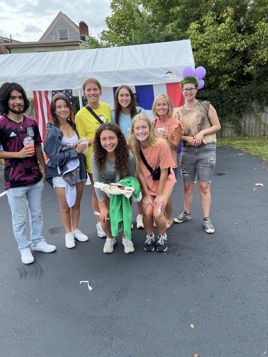 SenoraDennler's tweet photo. The Cincinnati Hispanic Festival …. before and after we acquired some cool hats! I love my adventurous new group! https://t.co/vrN46Djyrp