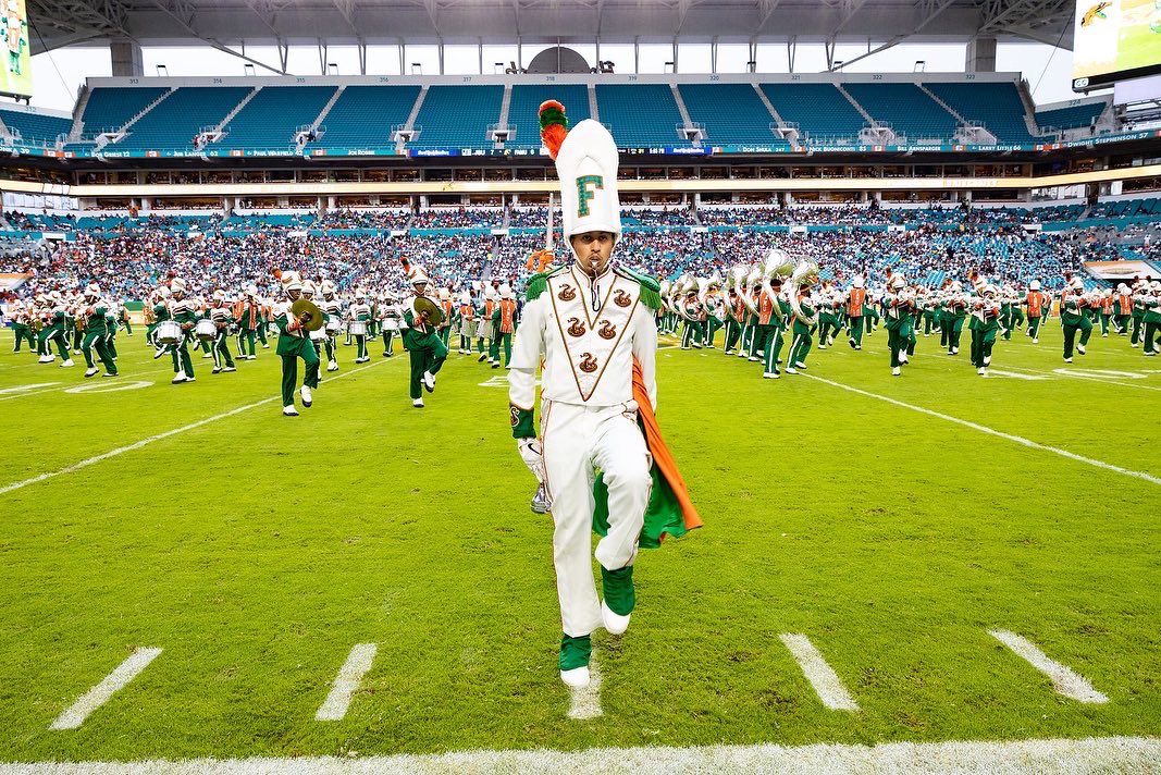 THEMARCHING100's tweet photo. As we are just moments away from the Rattlers taking the field, here are a few highlights from last yearβs Orange Blossom Classic!
#THEMARCHING100
#M100
#76YEARS
#ORANGEANDGREEN
#FAMU
#ORANGEBLOSSOMCLASSIC https://t.co/2KCq1NWzvW
