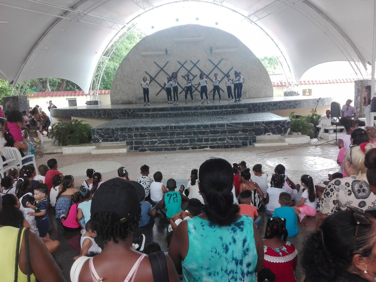 TatianaVieraHe3's tweet photo. Fiesta Infantil en La Lisa, al cierre de un #VeranoconTod@s #CubaViveyCelebra @PresidenciaCuba @AsambleaCuba @gobhabana @torres_iribar @RGZapata500 https://t.co/wwEzpX1kPm