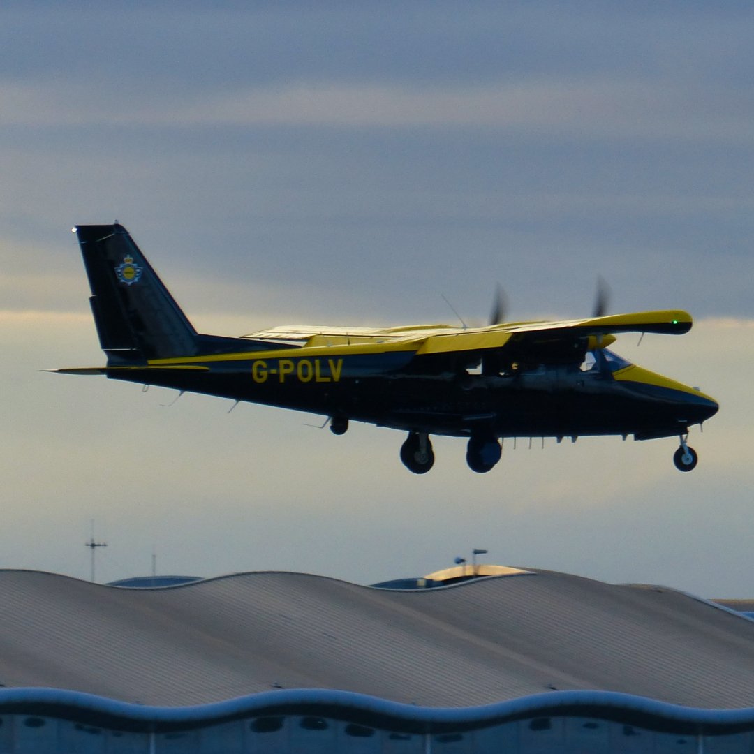 Michaelflying28's tweet photo. National Police Air Service Vulcanair P.68R Victor G-POLV arriving at Doncaster Airport 30.8.22.
#vulcanair #vulcanairplanes #p68 #police #npas #nationalpoliceairservice #policeaviation #policevehicle #policevehicles #ukpolice #policeuk #ukpolice #ukcop #ukcops #cops #cop https://t.co/mjiBoHZT6X