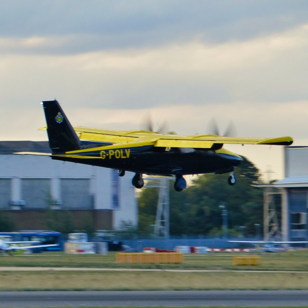 Michaelflying28's tweet photo. National Police Air Service Vulcanair P.68R Victor G-POLV arriving at Doncaster Airport 30.8.22.
#vulcanair #vulcanairplanes #p68 #police #npas #nationalpoliceairservice #policeaviation #policevehicle #policevehicles #ukpolice #policeuk #ukpolice #ukcop #ukcops #cops #cop https://t.co/mjiBoHZT6X