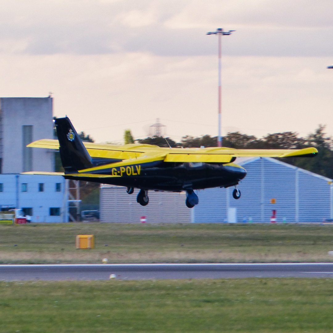 Michaelflying28's tweet photo. National Police Air Service Vulcanair P.68R Victor G-POLV arriving at Doncaster Airport 30.8.22.
#vulcanair #vulcanairplanes #p68 #police #npas #nationalpoliceairservice #policeaviation #policevehicle #policevehicles #ukpolice #policeuk #ukpolice #ukcop #ukcops #cops #cop https://t.co/mjiBoHZT6X