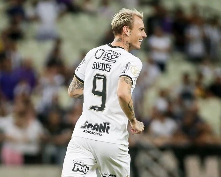 ◞ 𝐀tenção, atenção ៸៸
           𓍢. jogador em adoção! 

Fala tml! Eu sou o Roger Guedes e sou novo por aqui
Estou a procura de novas amizades, então me da uma ajudinha ai dando rt e fav pq conta nova é um saco