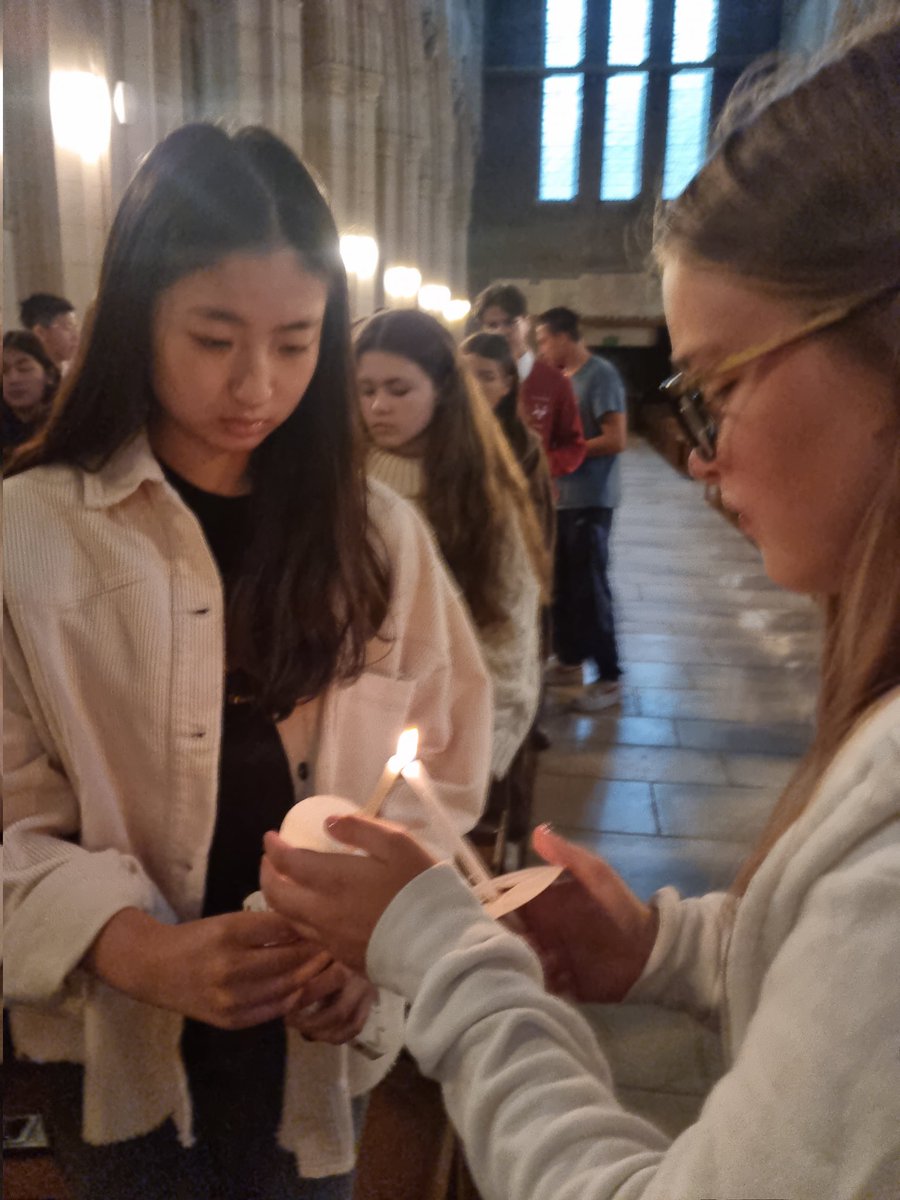 DownsideChap's tweet photo. A big #Benedictine welcome to all our new pupils.
1 All guests who present themselves are to be welcomed as #Christ, for he himself will say: I was a stranger and you welcomed me (Matt 25:35) St Benedict RB53 May you carry Christ's light🕯during your time with us @downsideschool https://t.co/6WB5OAs295