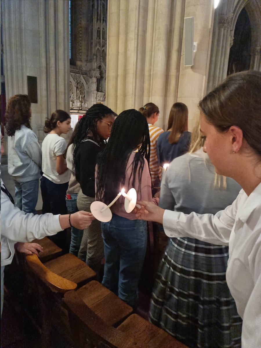 DownsideChap's tweet photo. A big #Benedictine welcome to all our new pupils.
1 All guests who present themselves are to be welcomed as #Christ, for he himself will say: I was a stranger and you welcomed me (Matt 25:35) St Benedict RB53 May you carry Christ's light🕯during your time with us @downsideschool https://t.co/6WB5OAs295