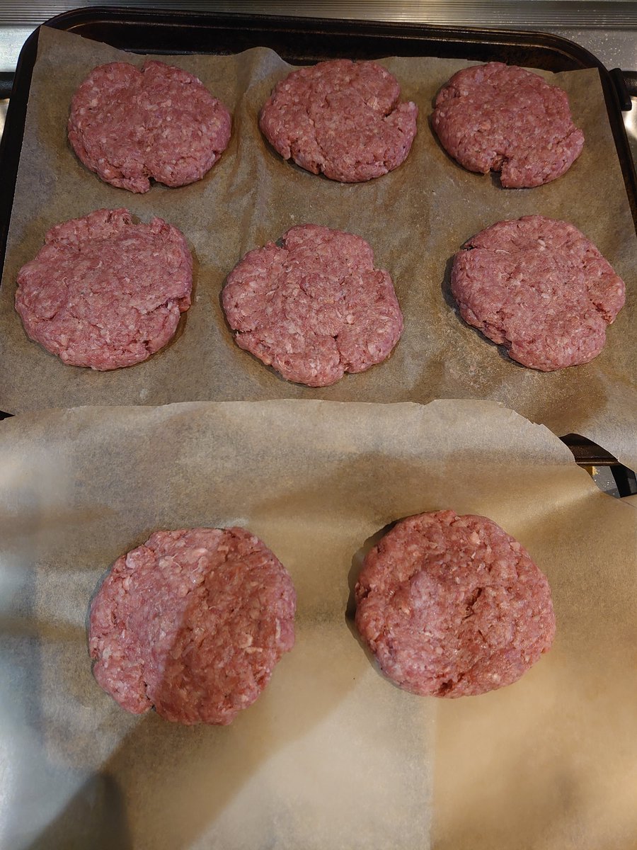 Ashy_the_Bear's tweet photo. 20% Fat Beef Burgers with just Salt & Pepper 🧂
0g carbs, 25.3g fat, 24.2g protien per burger
#carnivore #carnivorediet #carni #ketovore #keto #ketodiet #ketoaf #ketolife #ketoprep #foodprep #foodprepping #ketogenic #ketodiet https://t.co/iuKH9Ak2H0