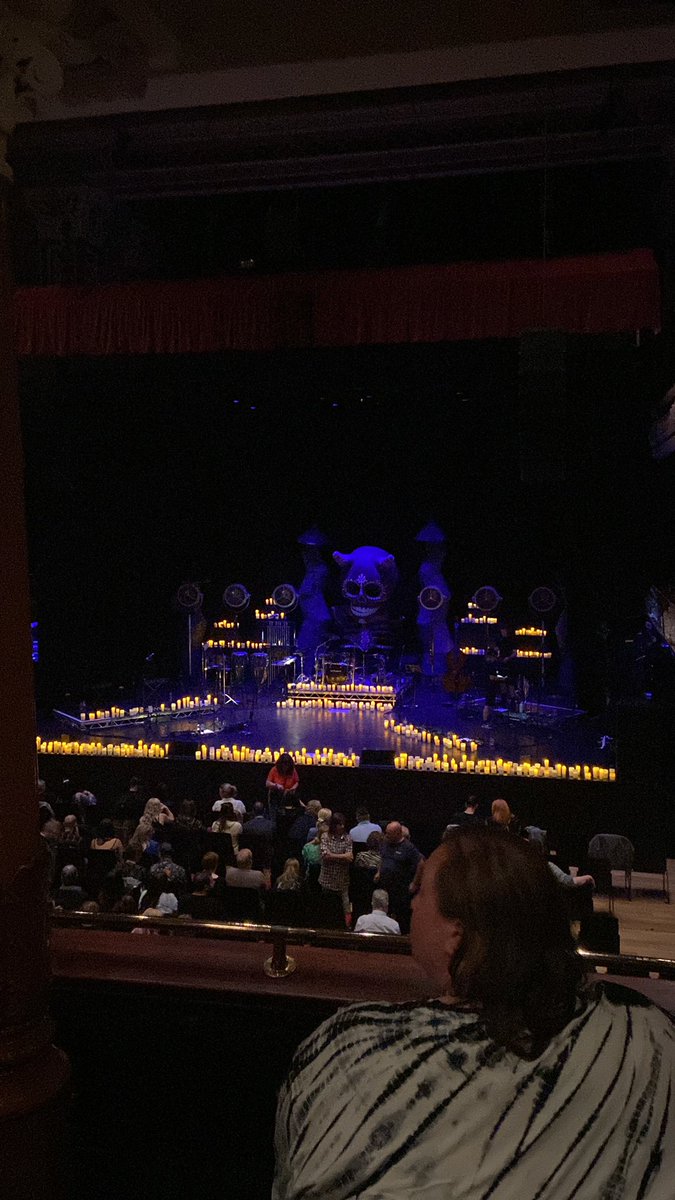 mrsfletcherLPS's tweet photo. A lovely end to the holidays with a trip to the theatre seeing the #rockorchestra 🎶 https://t.co/LELtwZnUY5
