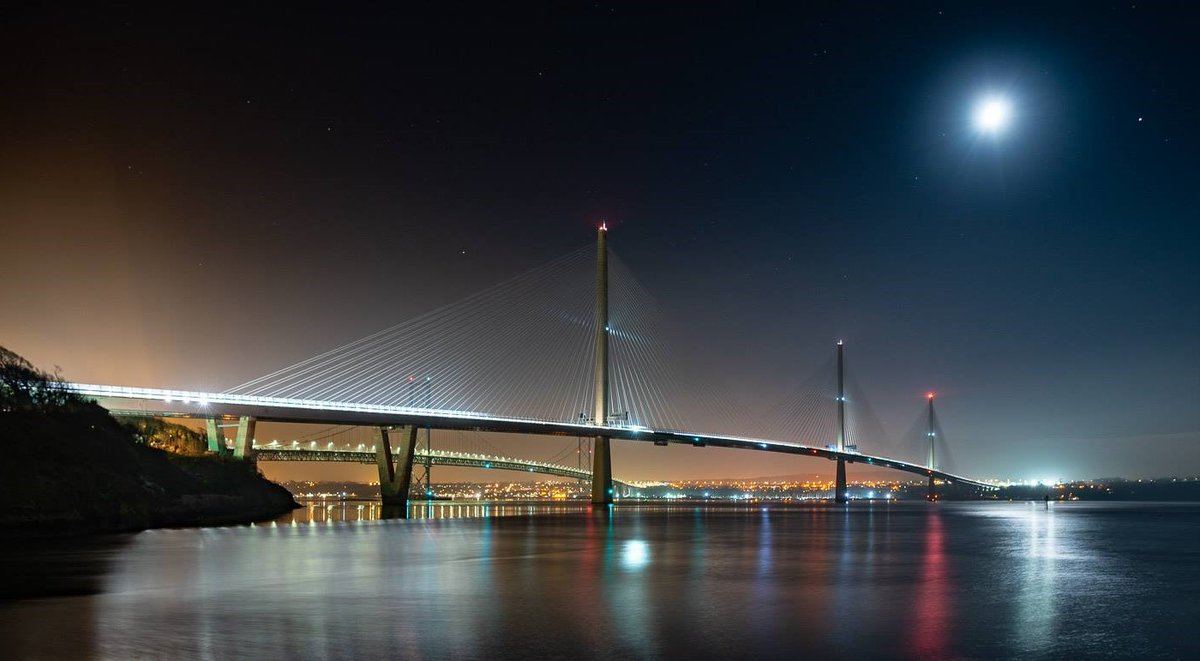 A nice night time view to mark the 5th anniversary of the opening of the Queensferry Crossing and the 58th of the Forth Road Bridge - quite a sight!

#LoveFife #WelcomeToOurHome <a href="/TheForthBridges/">The Forth Bridges</a>