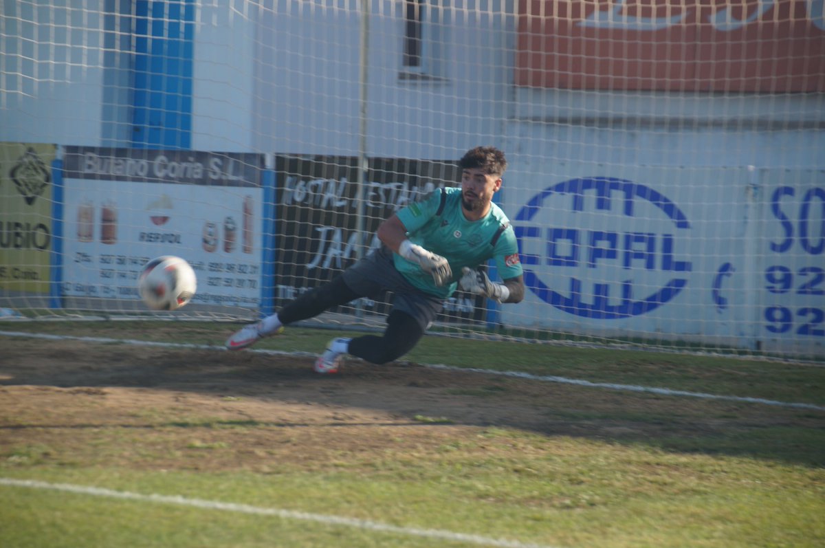⏱ | 87’ | 🧤 Aparece <a href="/ToniVarea1/">Toni Varea</a> con dos grandes intervenciones.

🔁 <a href="/UrquiaAntunez/">Alberto Urquia Antun</a> agotó cambios.
🔴⬅️ <a href="/Deco25_/">Deco</a> y @JimnezLuq 
🟢➡️ <a href="/ivansimonleon3/">ivan simon leon</a> y <a href="/AsielM6/">Asiel Mateo</a> 

💙 <a href="/CDCORIA/">Club Deportivo Coria</a> 2-0 @DeporGuada 💜

📺 @footballclub  
📻 <a href="/enjuegoCEX/">Extremadura en Juego</a> 

📲 #CDCoriaCDGuadalajara #SiempreContigoCORIA