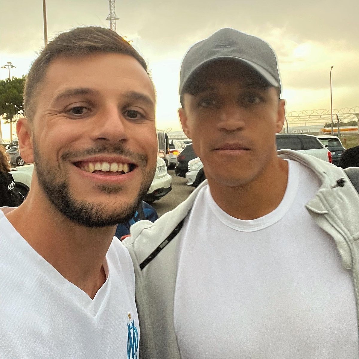 GCoudronniere's tweet photo. 🫶🏼🇨🇱 @Alexis_Sanchez #TeamOM #TeamFCB #AlexisSanchez https://t.co/SsxLHvdoaz