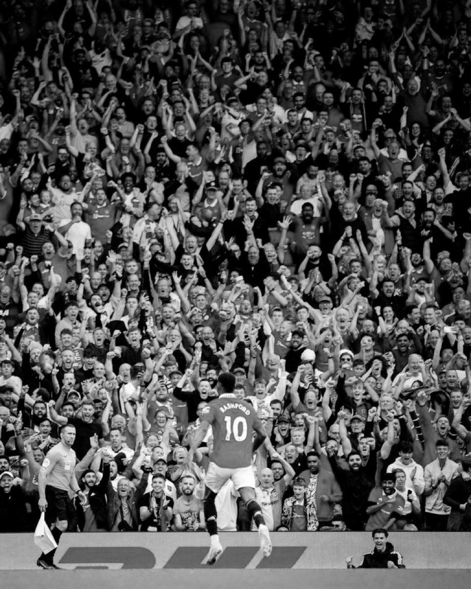 MarcusRashford's tweet photo. Amazing support from the first to last minute! We go again on Thursday. 🔴 https://t.co/0T5TESUz0w