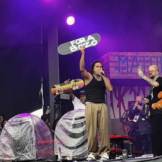 RapMais's tweet photo. "Não é questão de um lado ou outro não, é questão de respeitar o ser humano”

Matuê no #RockInRio https://t.co/Li3VWHBhKU