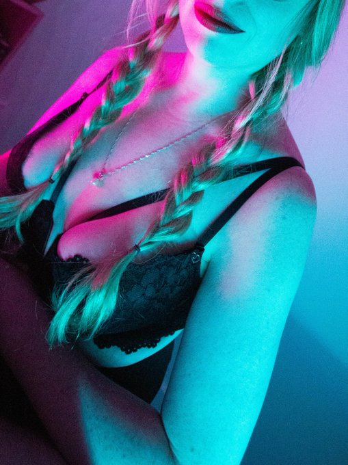 When she's on her knees, you know it's about to be a good time  #nsfwtwt  #fansly https://t.co/iAx3Z<a href="/tag/nsfwtwt"class="tags"><span>#nsfwtwt</span></a><a href="/tag/fansly"class="tags"><span>#fansly</span></a>