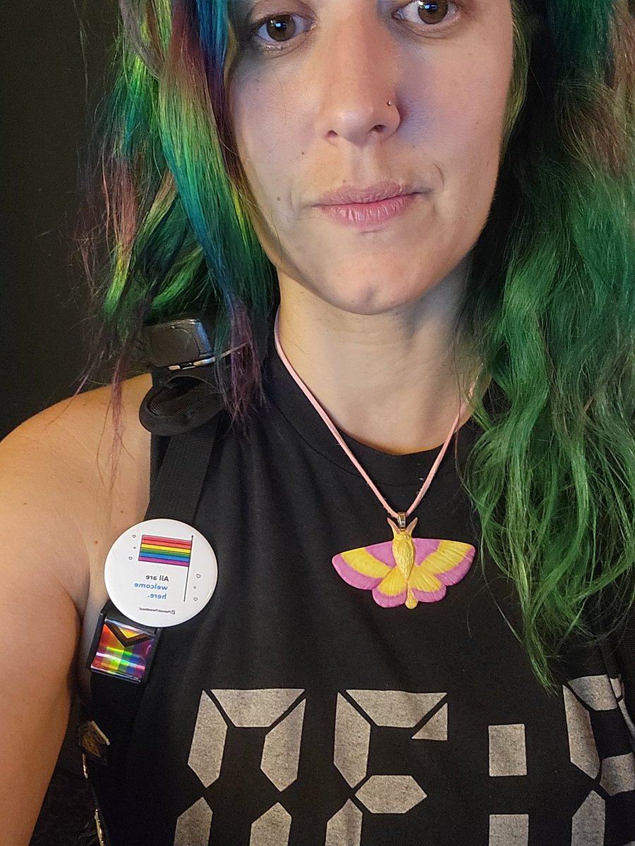 kreweducaps's tweet photo. @sambaschutte @rhysiedarby Bruh, I'm wearing the same necklace today! My necklace collection is almost 50% @divinedelphiFX jewelry. All her work is phenomenal. https://t.co/1VuRt38yDy