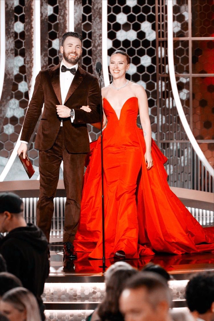 soy_rossm's tweet photo. Chris Evans y Scarlett Johansson nos deben una película juntos #Evansson 💙🤍 https://t.co/PgieVrQRUu