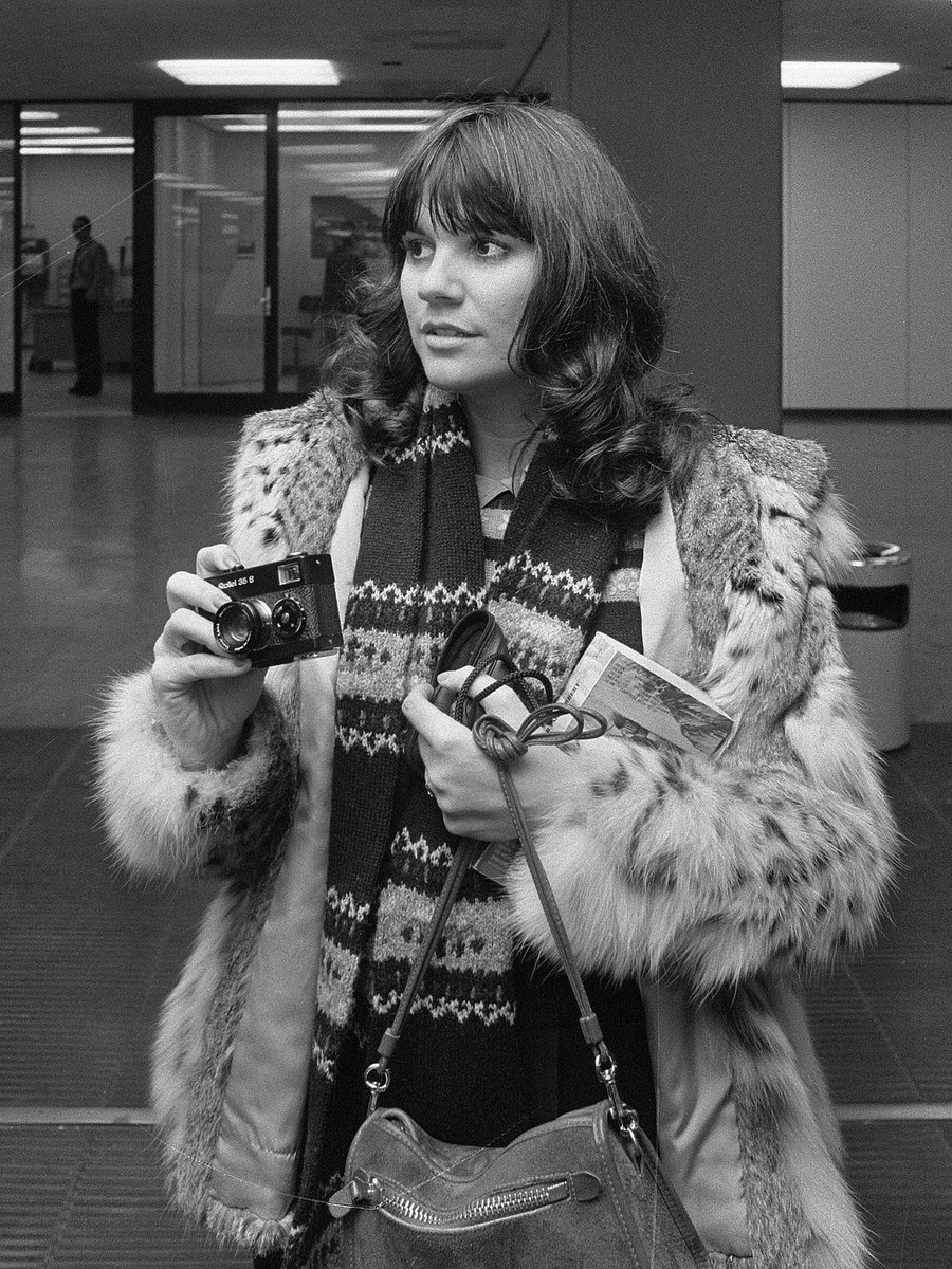 meatsical's tweet photo. RT if you love Linda Ronstadt https://t.co/gv6dr8CUr2