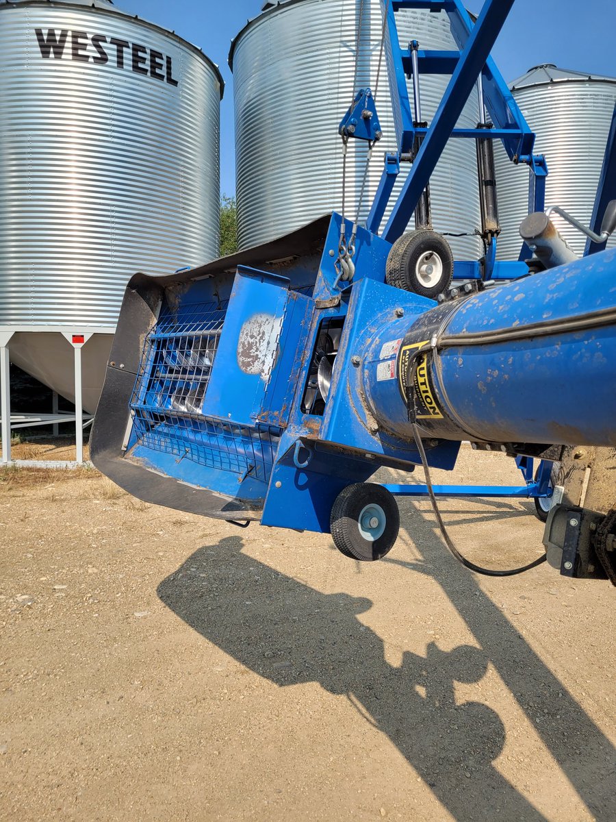 This weekend we moved into #glutenfree oats with <a href="/AvenaFoods/">Avena Foods Limited, Canadian specialty miller</a>. Cleaning combines, augers, and trucks from our previous crop. Good luck to all those harvesting this weekend. #WestCdnAg