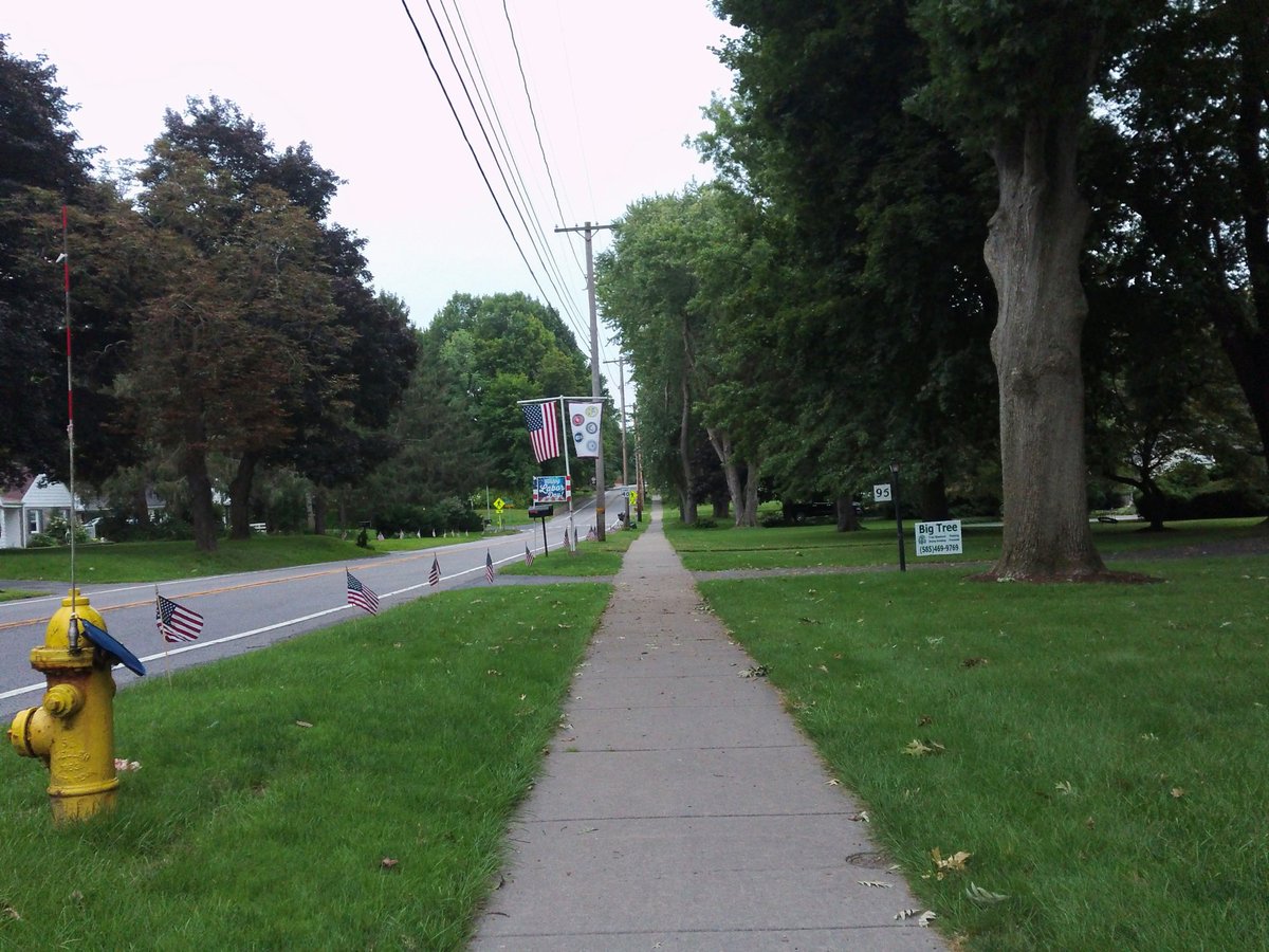 ontodaysrun's tweet photo. #OnTodaysRun navigated a _mostly_ sidewalk, 9 mile route from Fairport, NY to Pittsford, NY and back. A bit overcast, but temps in the mid 70s made for a nice #SundayRun 🏃♂️🏃#run #running #SeenOnMyRun #viewfromarun https://t.co/E4xitfWun1