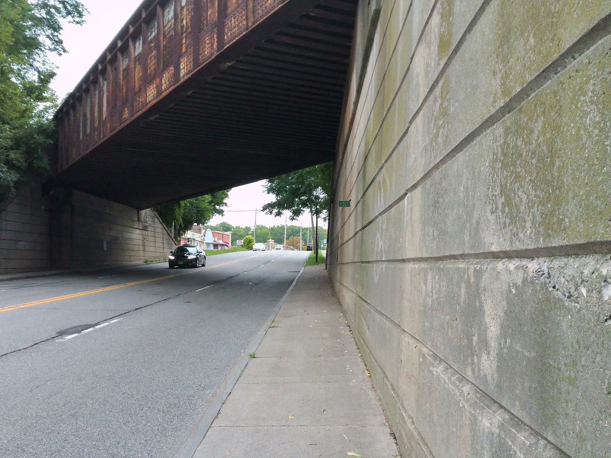 ontodaysrun's tweet photo. #OnTodaysRun navigated a _mostly_ sidewalk, 9 mile route from Fairport, NY to Pittsford, NY and back. A bit overcast, but temps in the mid 70s made for a nice #SundayRun 🏃♂️🏃#run #running #SeenOnMyRun #viewfromarun https://t.co/E4xitfWun1