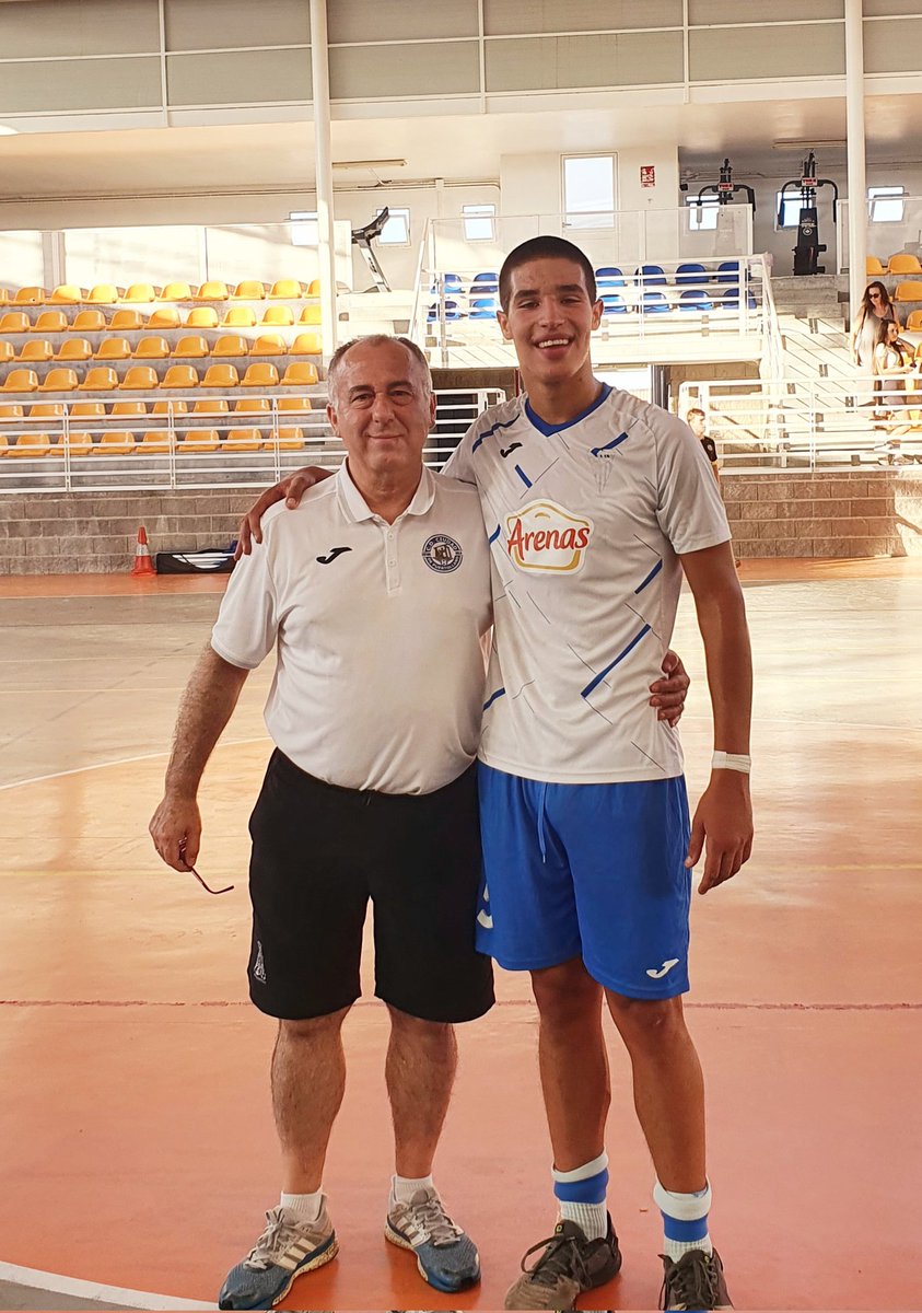 MorenoVillalon's tweet photo. Tarde de fútbol sala en Corral de Calatrava, en el que los Corraleños se han enfrentado al Torralbeño F.S. Como siempre he disfrutado del buen juego de Arturo, al que me ha dado mucha alegría volver a ver. El fútbol sala es lo que tiene, que te deja muy buenas amistades. https://t.co/HuBBa0PYdy
