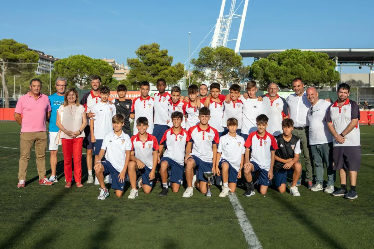 jordi_ballart's tweet photo. ⚽🏆 Després de dos anys sense haver pogut celebrar-lo, el @CNTfutbol ha acollit aquest cap de setmana el 28è Torneig de Futbol Base. Un plaer haver pogut ser partícip de les ganes i la il·lusió d'aquests petits gran jugadors i dels seus clubs i famílies! 👏🏼 https://t.co/iz6SulHmVa